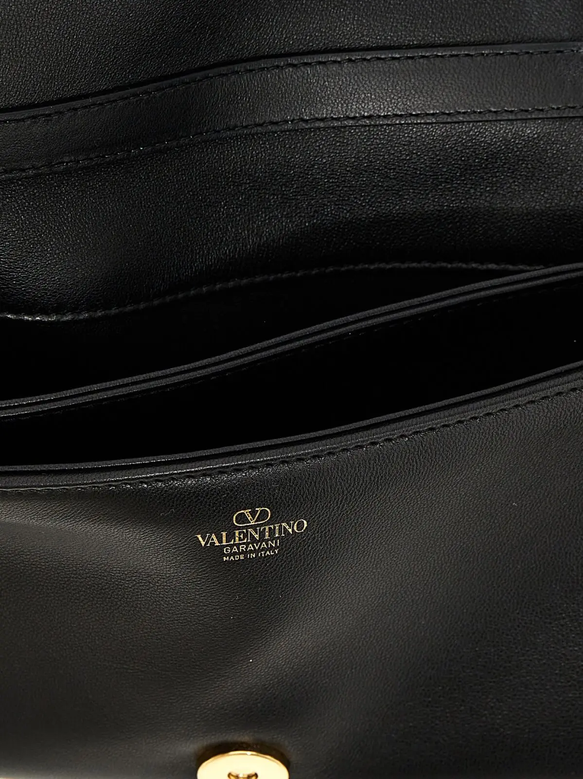 Клатч Valentino Garavani VLogo Chain Чорний 4 Valentino Garavani 'VLogo Chain' clutch bag 100% lamb leather (Ovis Aries) VALENTINO GARAVANI Black