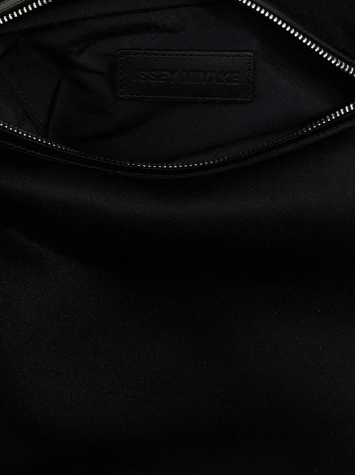 Сумка крос-боді Enveloping square Issey Miyake Чорна 4 'Enveloping square' shoulder bag 100% polyester ISSEY MIYAKE Black