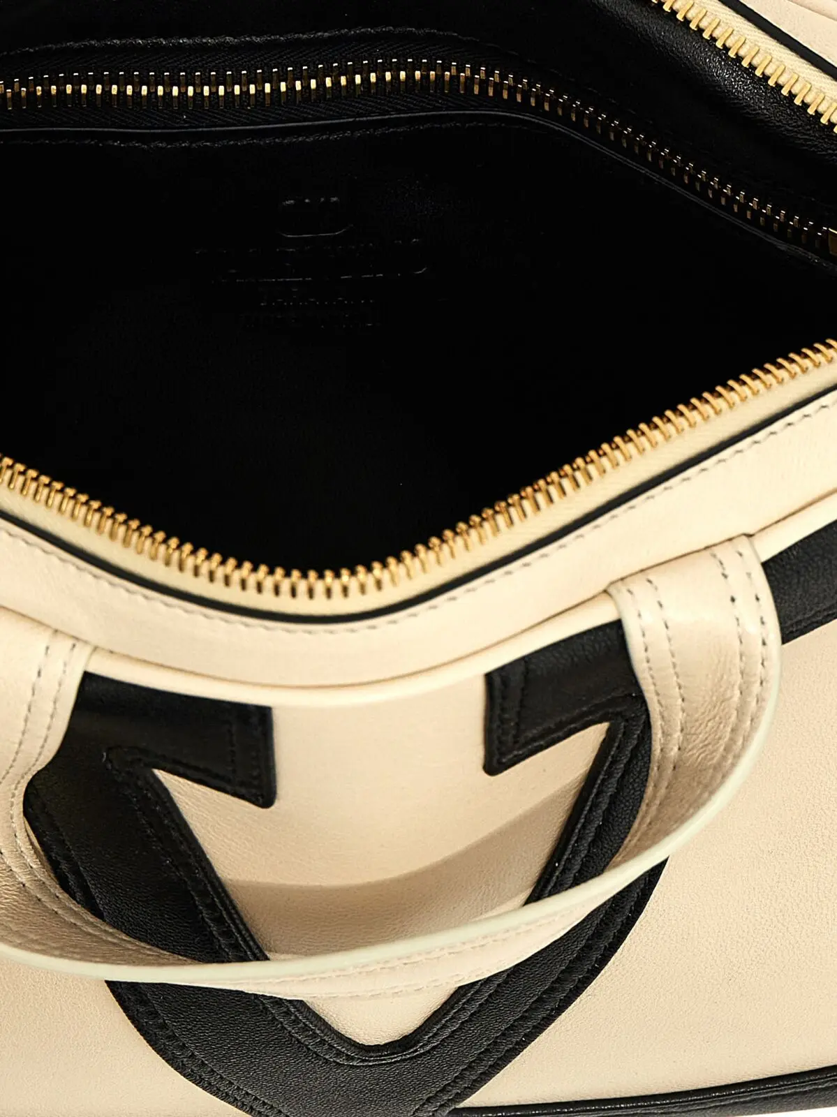 Сумка шопер Valentino Garavani Viva Superstar Чорно-біла 5 Valentino Garavani 'Viva Superstar' handbag Spring Summer 2025 VALENTINO GARAVANI White/Black