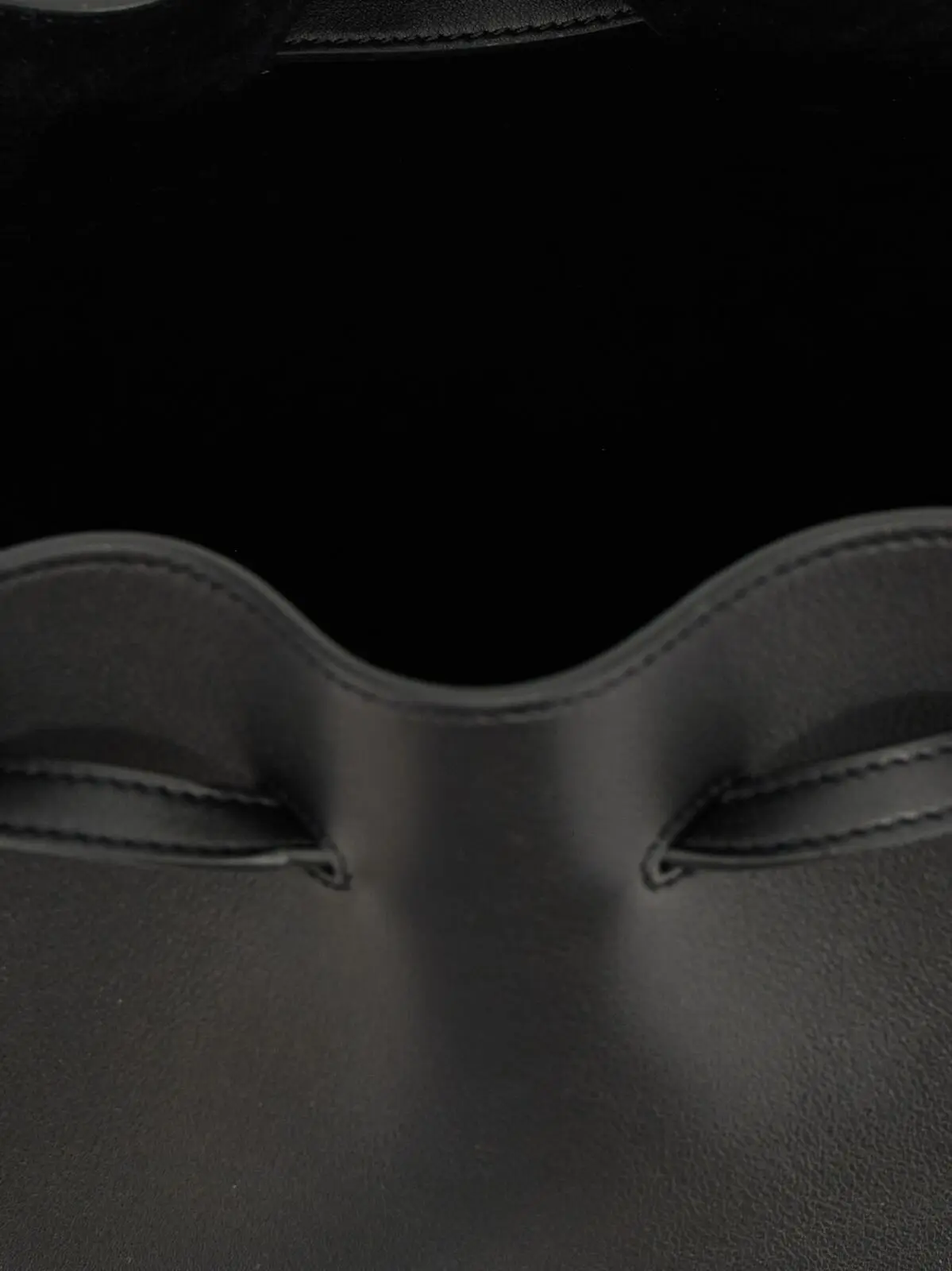 Сумка крос-боді Valentino Garavani VLogo Signature Чорна 4 Valentino Garavani VLogo Signature shoulder bag 100% calfskin leather (Bos Taurus) VALENTINO GARAVANI Black