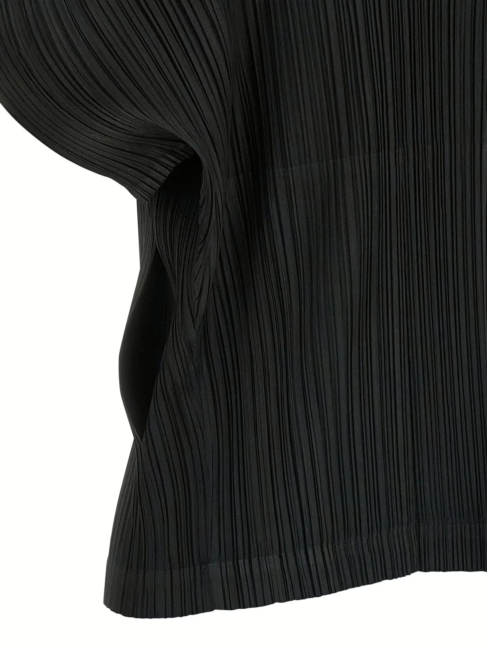 Топ Monthly Colors: August Pleats Please Issey Miyake Чорний 4 'Monthly Colors: August' top 100% polyester PLEATS PLEASE ISSEY MIYAKE Black