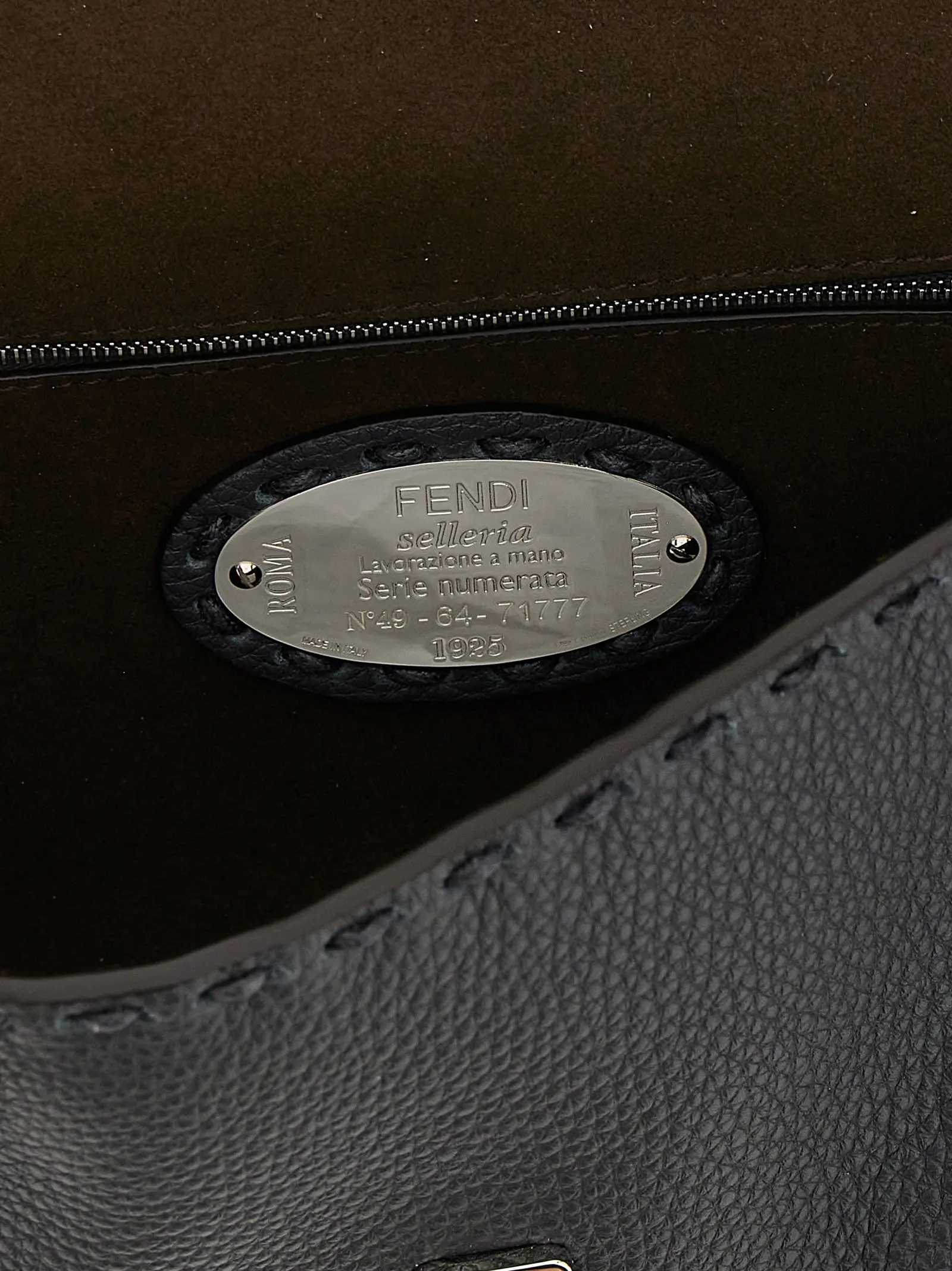 Сумка через плече Baguette Fendi Сіра 4 'Baguette' shoulder bag 100% calfskin leather (Bos Taurus) FENDI Gray